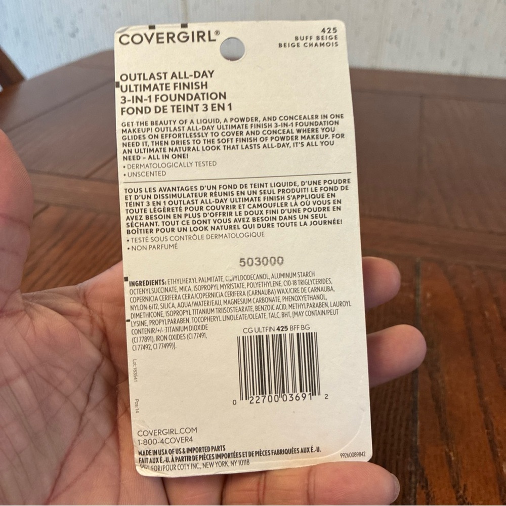 CoverGirl Outlast All-Day Ultimate Finish 3-in-1 Foundation Buff Beige 425 - Picture 2 of 3
